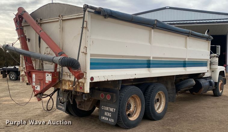 image for item DM8275 1988 Mack R688ST  grain truck