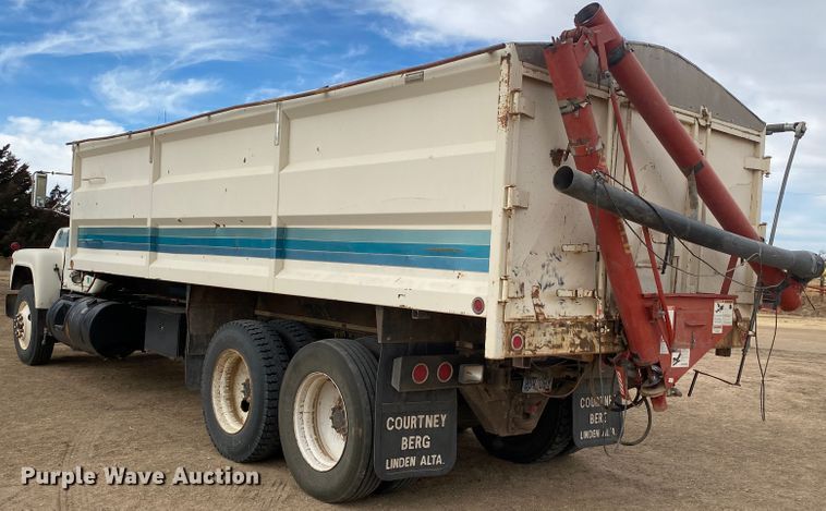 image for item DM8275 1988 Mack R688ST  grain truck