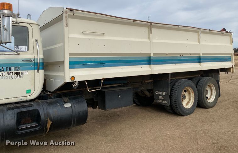 image for item DM8275 1988 Mack R688ST  grain truck