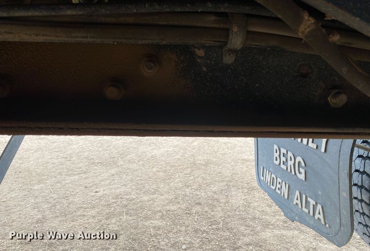 image for item DM8275 1988 Mack R688ST  grain truck