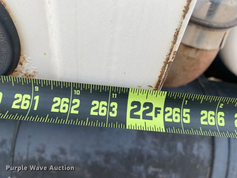 image for item DM8275 1988 Mack R688ST  grain truck