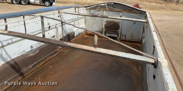 image for item DM8275 1988 Mack R688ST  grain truck