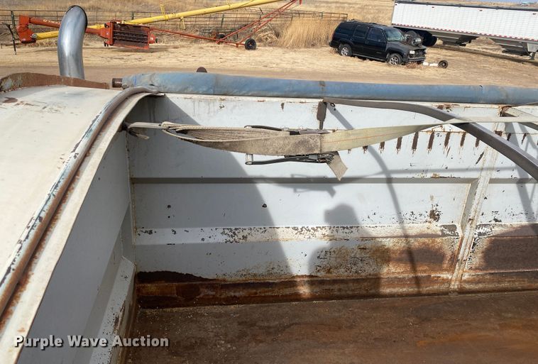 image for item DM8275 1988 Mack R688ST  grain truck