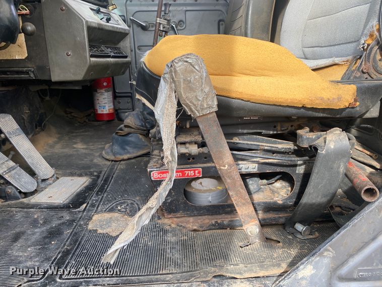 image for item DM8275 1988 Mack R688ST  grain truck