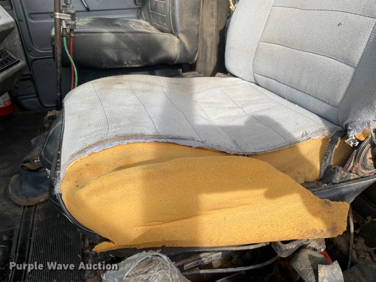 image for item DM8275 1988 Mack R688ST  grain truck