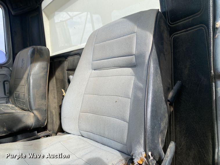 image for item DM8275 1988 Mack R688ST  grain truck