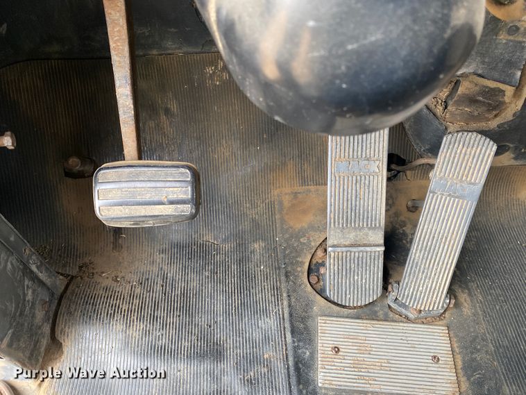 image for item DM8275 1988 Mack R688ST  grain truck