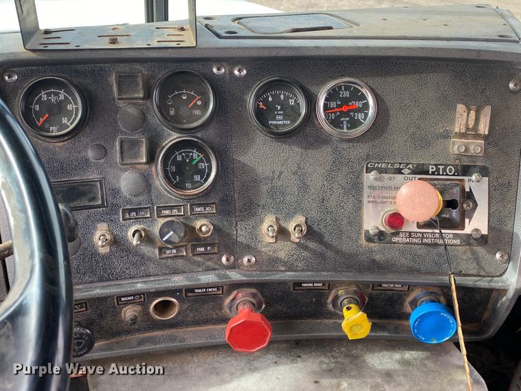 image for item DM8275 1988 Mack R688ST  grain truck