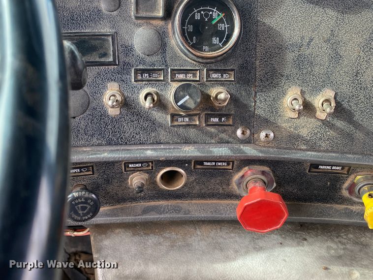 image for item DM8275 1988 Mack R688ST  grain truck