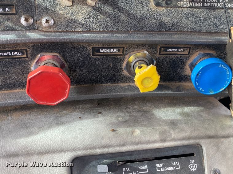 image for item DM8275 1988 Mack R688ST  grain truck