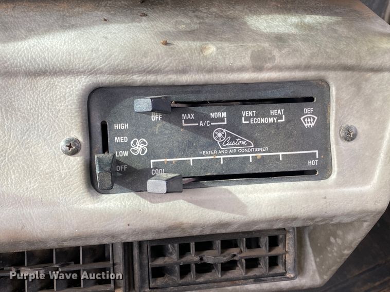 image for item DM8275 1988 Mack R688ST  grain truck