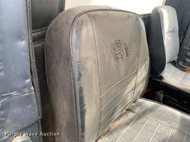 image for item DM8275 1988 Mack R688ST  grain truck