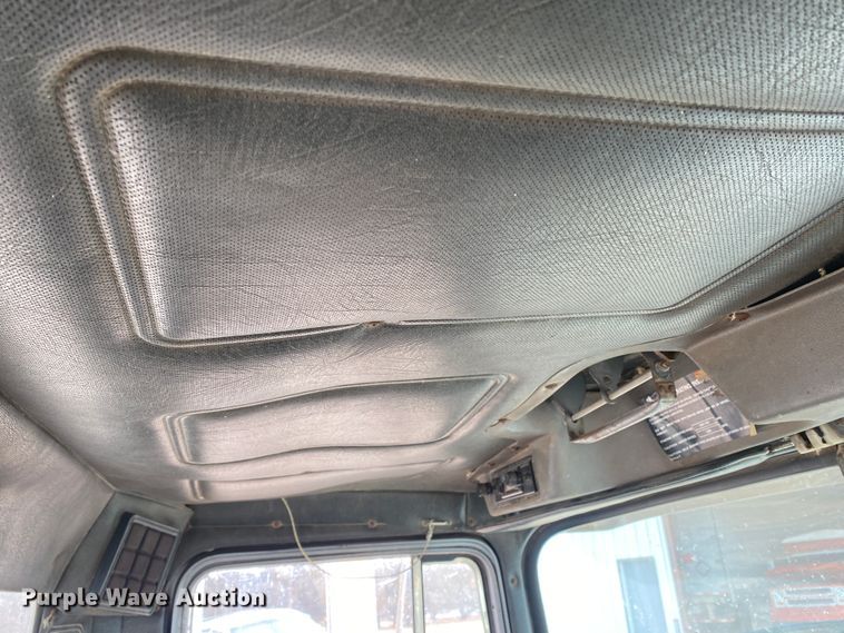 image for item DM8275 1988 Mack R688ST  grain truck