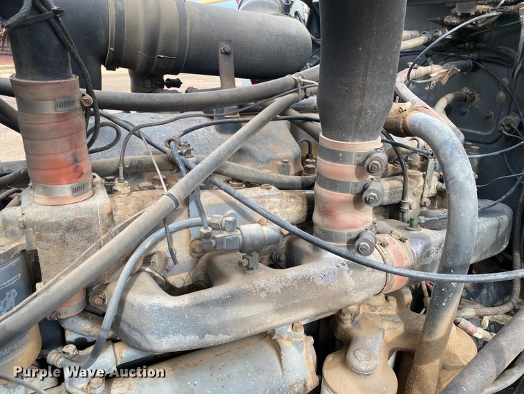 image for item DM8275 1988 Mack R688ST  grain truck