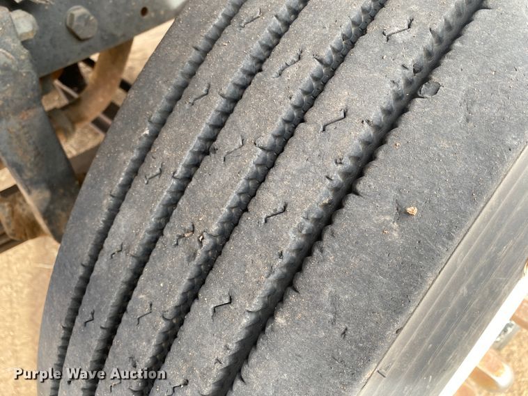 image for item DM8275 1988 Mack R688ST  grain truck