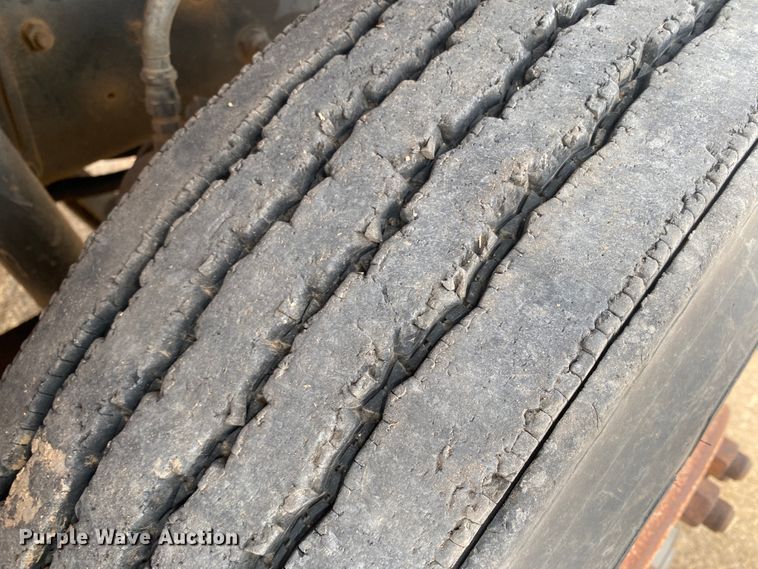 image for item DM8275 1988 Mack R688ST  grain truck