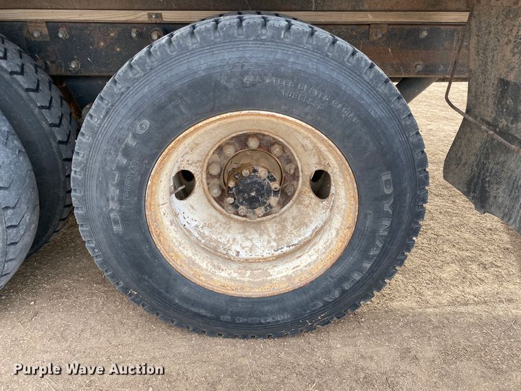 image for item DM8275 1988 Mack R688ST  grain truck