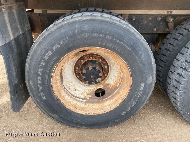 image for item DM8275 1988 Mack R688ST  grain truck