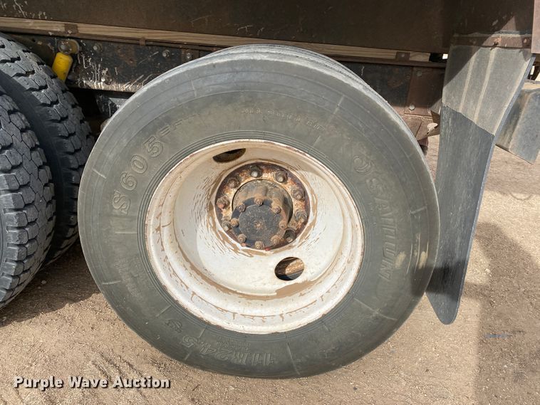 image for item DM8275 1988 Mack R688ST  grain truck