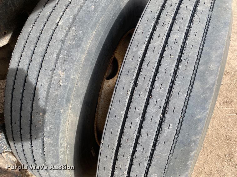 image for item DM8275 1988 Mack R688ST  grain truck