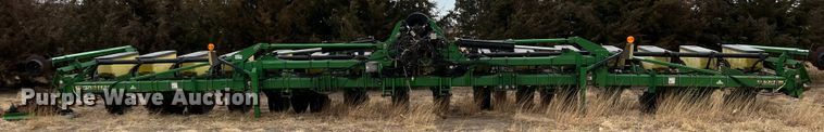 image for item DM8382 John Deere 1720 MaxEmerge Plus  planter