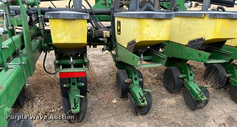 image for item DM8382 John Deere 1720 MaxEmerge Plus  planter