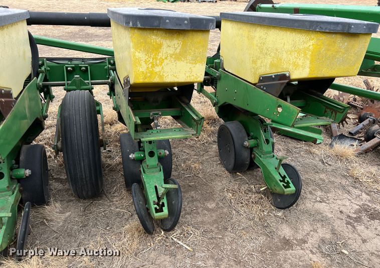 image for item DM8382 John Deere 1720 MaxEmerge Plus  planter