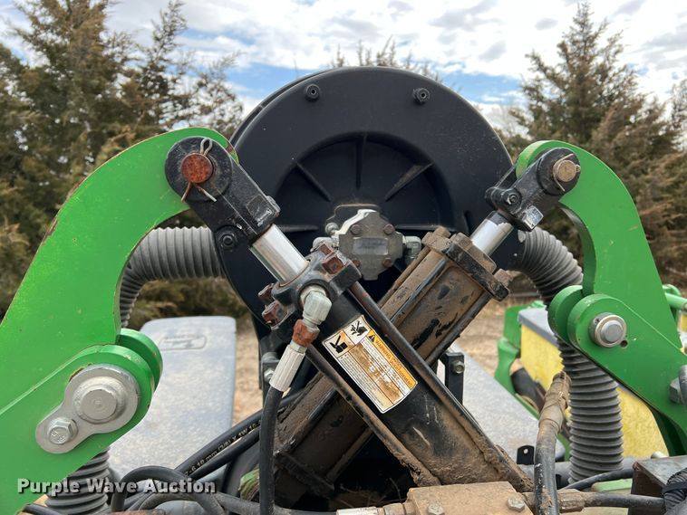 image for item DM8382 John Deere 1720 MaxEmerge Plus  planter