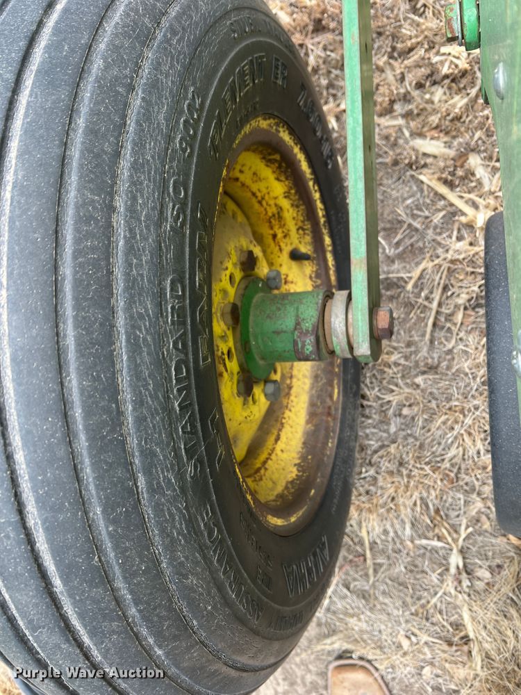 image for item DM8382 John Deere 1720 MaxEmerge Plus  planter