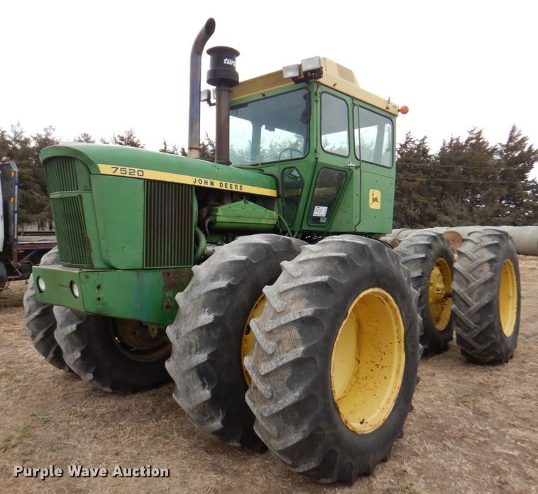 image for item DN1356 1973 John Deere 7520  4WD tractor
