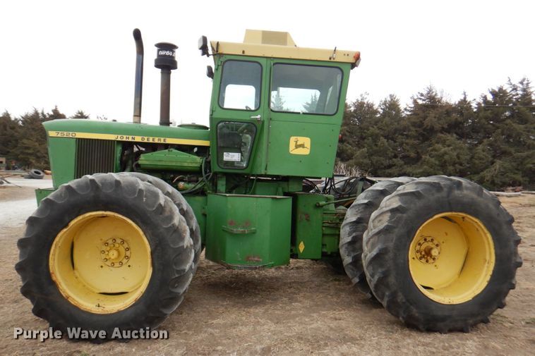 image for item DN1356 1973 John Deere 7520  4WD tractor