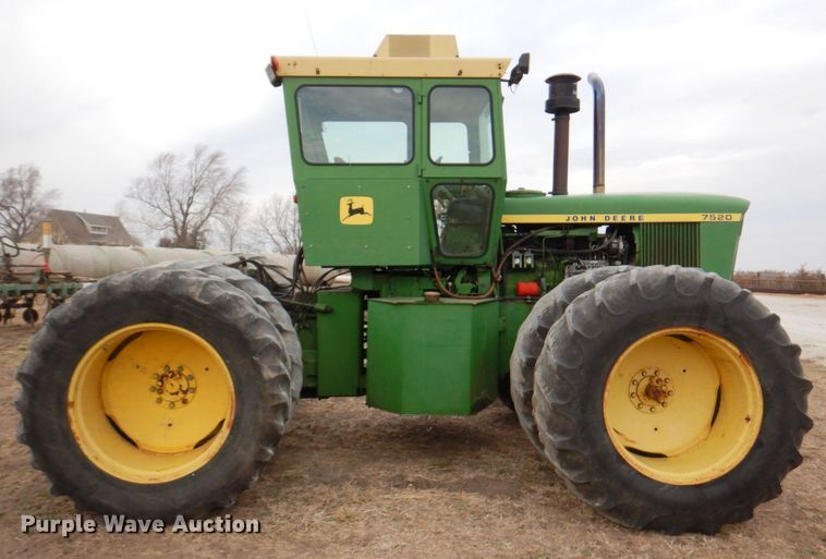 image for item DN1356 1973 John Deere 7520  4WD tractor