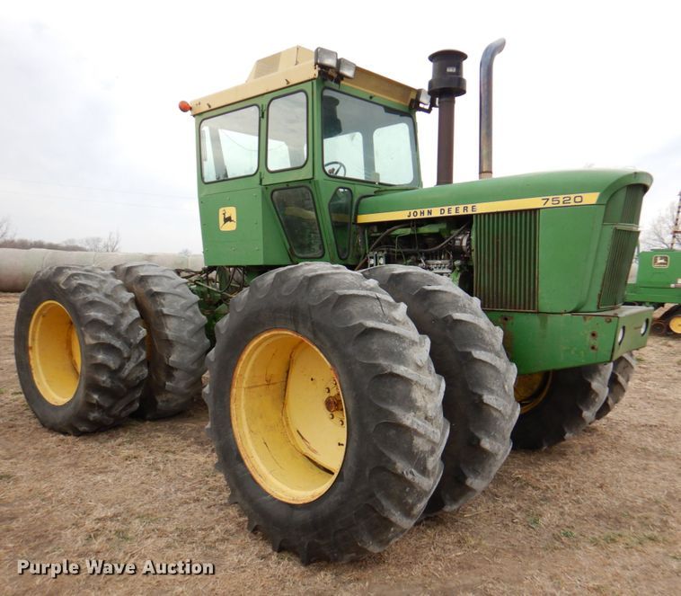 image for item DN1356 1973 John Deere 7520  4WD tractor