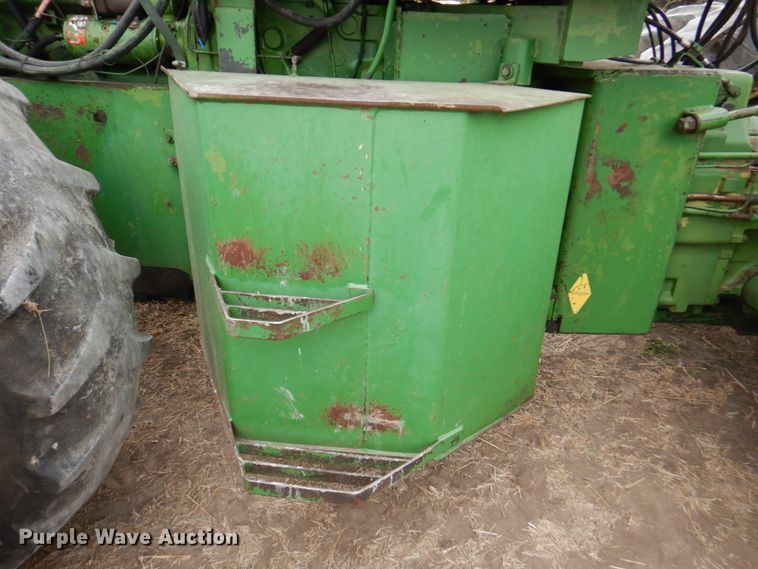 image for item DN1356 1973 John Deere 7520  4WD tractor