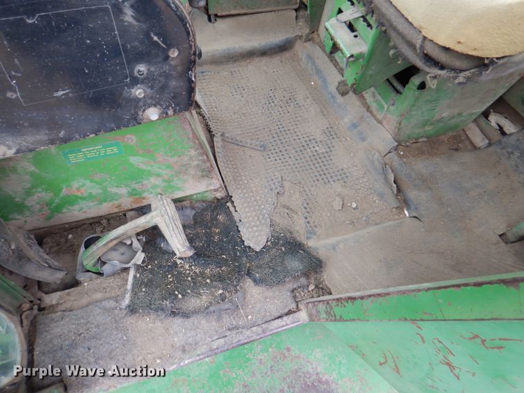 image for item DN1356 1973 John Deere 7520  4WD tractor