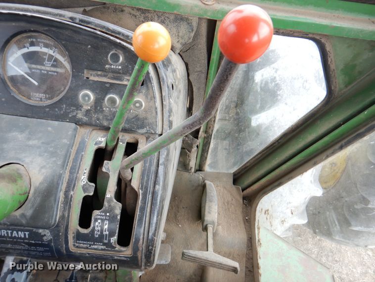 image for item DN1356 1973 John Deere 7520  4WD tractor