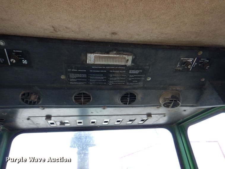 image for item DN1356 1973 John Deere 7520  4WD tractor