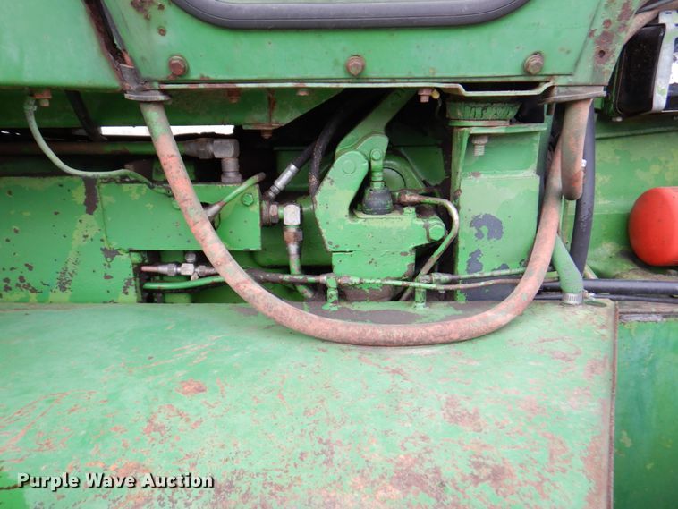 image for item DN1356 1973 John Deere 7520  4WD tractor