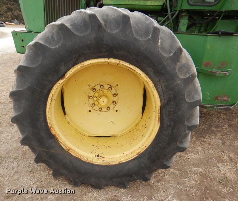 image for item DN1356 1973 John Deere 7520  4WD tractor