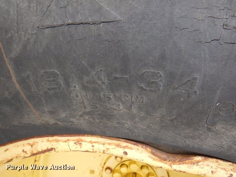 image for item DN1356 1973 John Deere 7520  4WD tractor