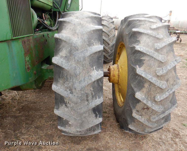 image for item DN1356 1973 John Deere 7520  4WD tractor