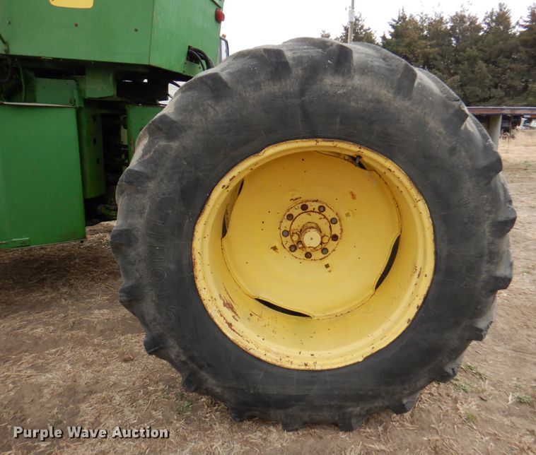 image for item DN1356 1973 John Deere 7520  4WD tractor