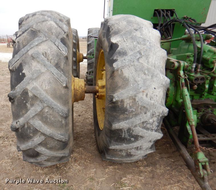 image for item DN1356 1973 John Deere 7520  4WD tractor