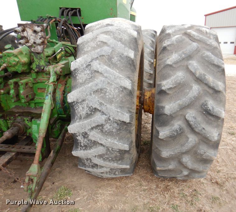 image for item DN1356 1973 John Deere 7520  4WD tractor