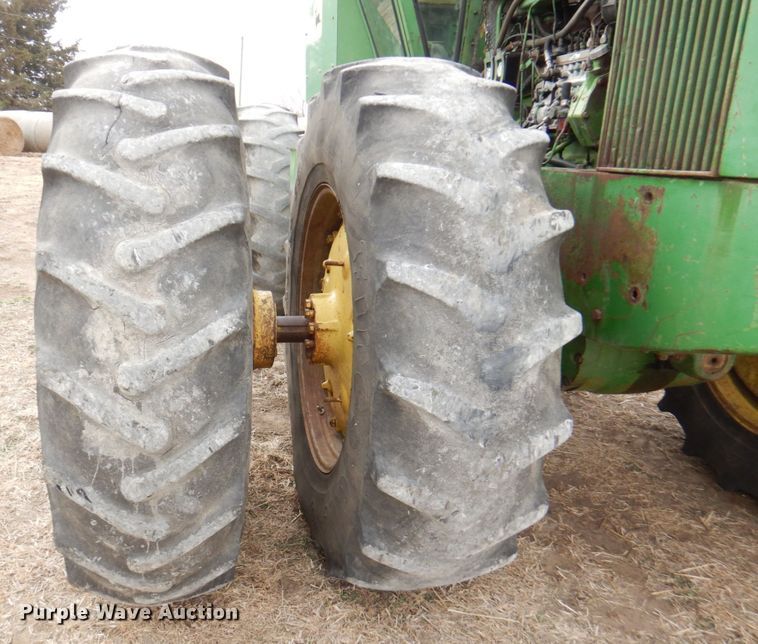 image for item DN1356 1973 John Deere 7520  4WD tractor