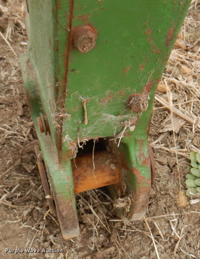 image for item DN1359 John Deere  three point quick attach