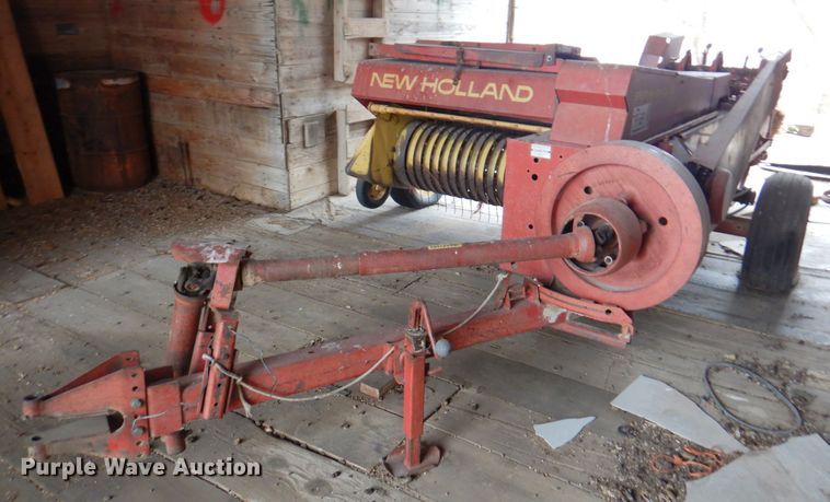 image for item DN1362 New Holland 273  small square baler