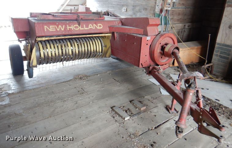 image for item DN1362 New Holland 273  small square baler