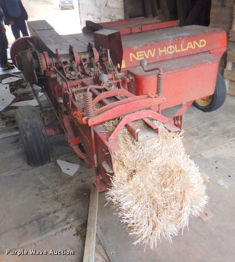 image for item DN1362 New Holland 273  small square baler