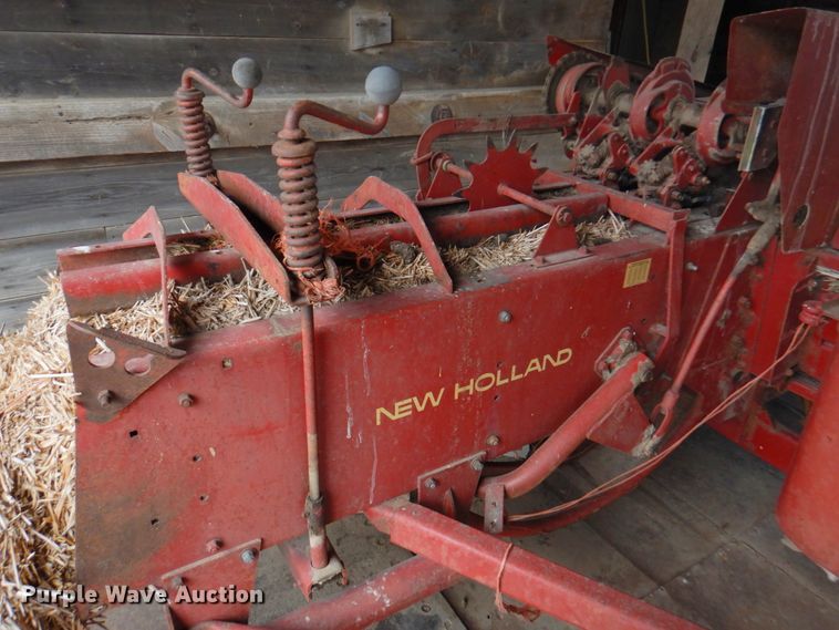 image for item DN1362 New Holland 273  small square baler